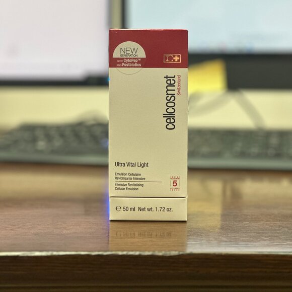 Cellcosmet Ultra Vital Light - Weightless, cellular revitalizing moisturizer - Picture 1 of 2
